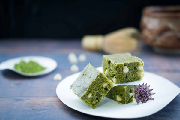 How Can You Bake a Delicate Matcha Green Tea Chiffon Cake?