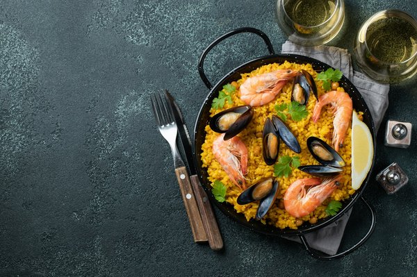 How to Make an Authentic Spanish Paella with Chicken and Seafood?