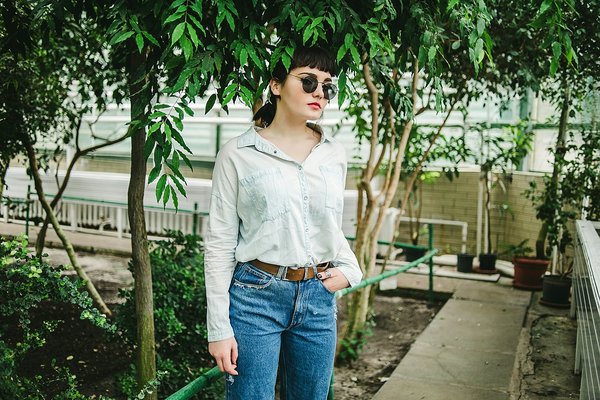 What's the Best Way to Style a Polished Cotton Poplin Shirt for a Summer Internship?